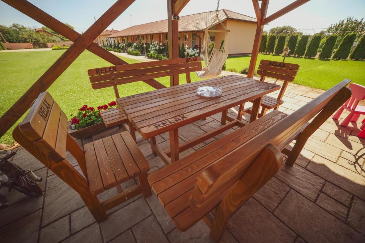 Relax Apartmanhaz Morahalom Exterior photo